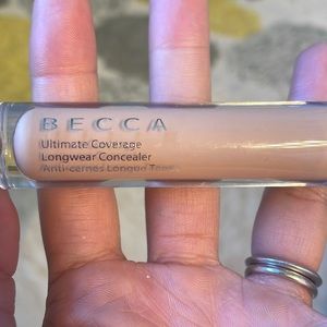 Becca longwear concealer, color: honey